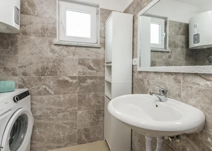 Dom wakacyjny Cozy In Rastane Donje With Wifi Donje Rastane