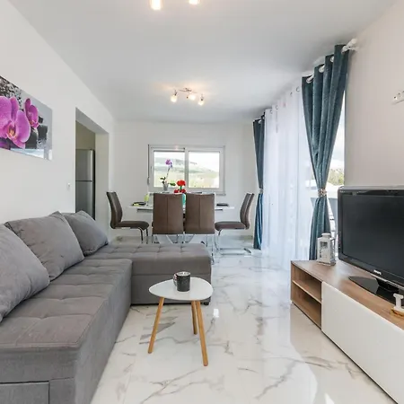 بيت للعطل Cozy In Rastane Donje With Wifi